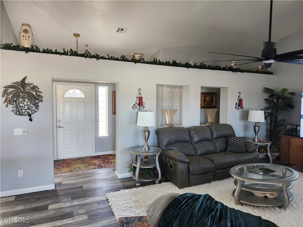 2651 Homestead Road Pahrump, NV 89048 - Photo 5 of 35 Living room