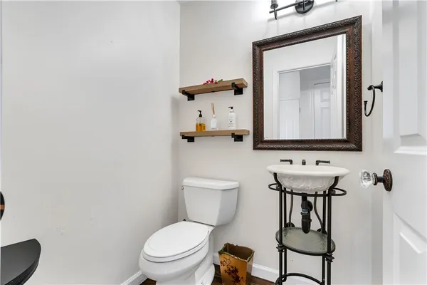 $925,000 | 105 Castle Rocks Road, Warwick, RI 02886