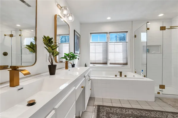 $925,000 | 105 Castle Rocks Road, Warwick, RI 02886