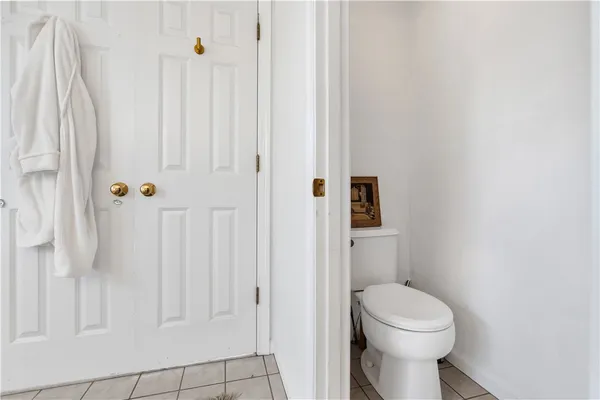 $925,000 | 105 Castle Rocks Road, Warwick, RI 02886