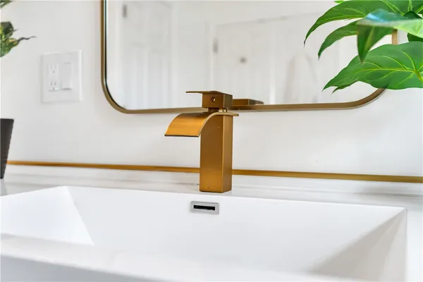 $925,000 | 105 Castle Rocks Road, Warwick, RI 02886