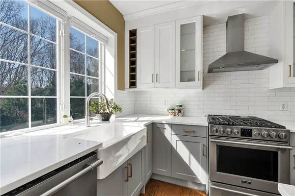 $925,000 | 105 Castle Rocks Road, Warwick, RI 02886