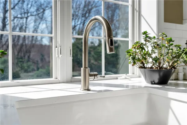 $925,000 | 105 Castle Rocks Road, Warwick, RI 02886