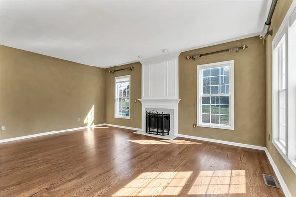 $925,000 | 105 Castle Rocks Road, Warwick, RI 02886