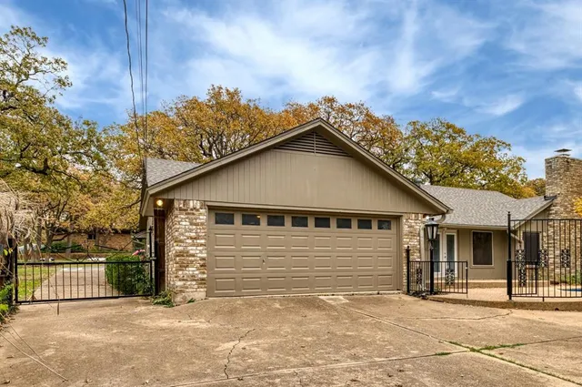 $2,600 | 5624 Charlott Street, Fort Worth, TX 76112