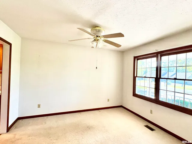 $210,000 | 102 North Westpoint, Jacksonville, IL 62650