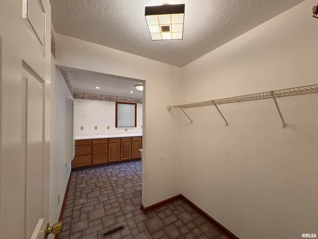 $210,000 | 102 North Westpoint, Jacksonville, IL 62650