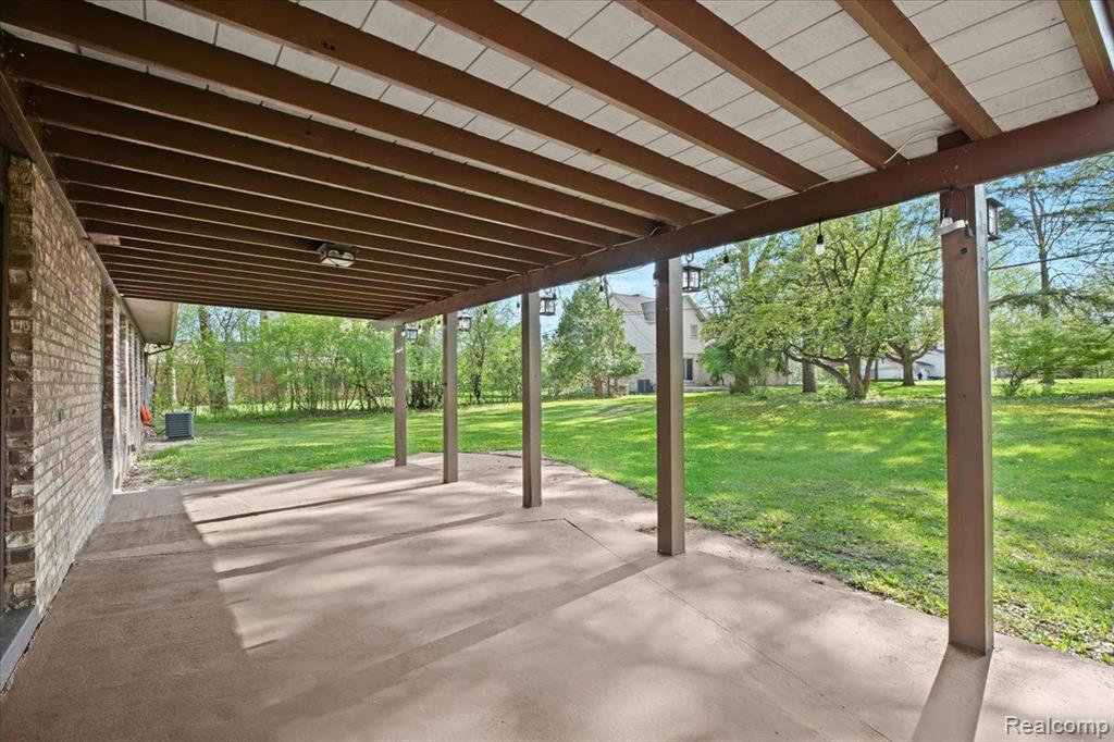 20937 Halsted Road Farmington Hills, MI 48167 - Photo 30 of 33