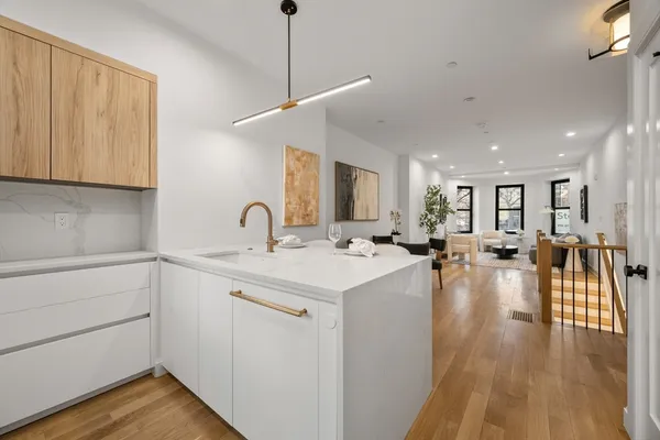 $1,095,000 | 1618 Beacon Street, Unit A, Brookline, MA 02446
