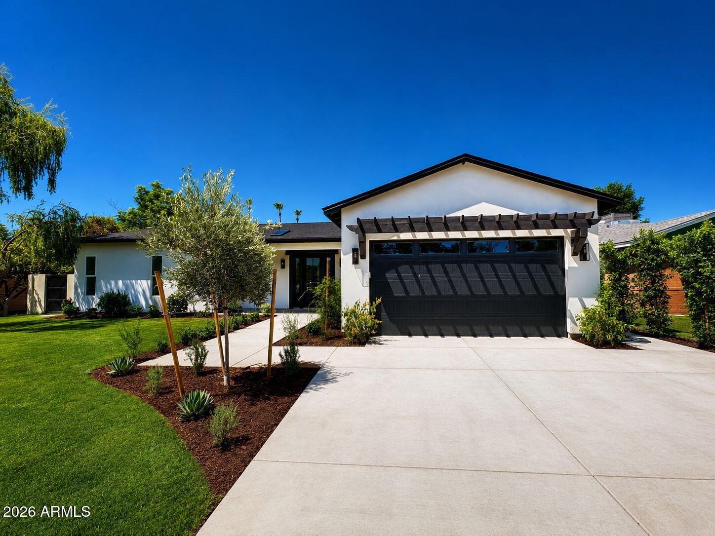 4048 East Edgemont Avenue Phoenix, AZ 85018 - Photo 1 of 88 Front