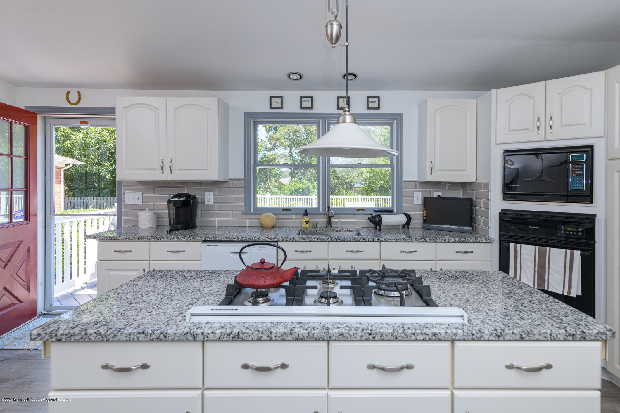 3713 River Road Point Pleasant, NJ 08742 - Photo 13 of 39 04 Kitchen (3)