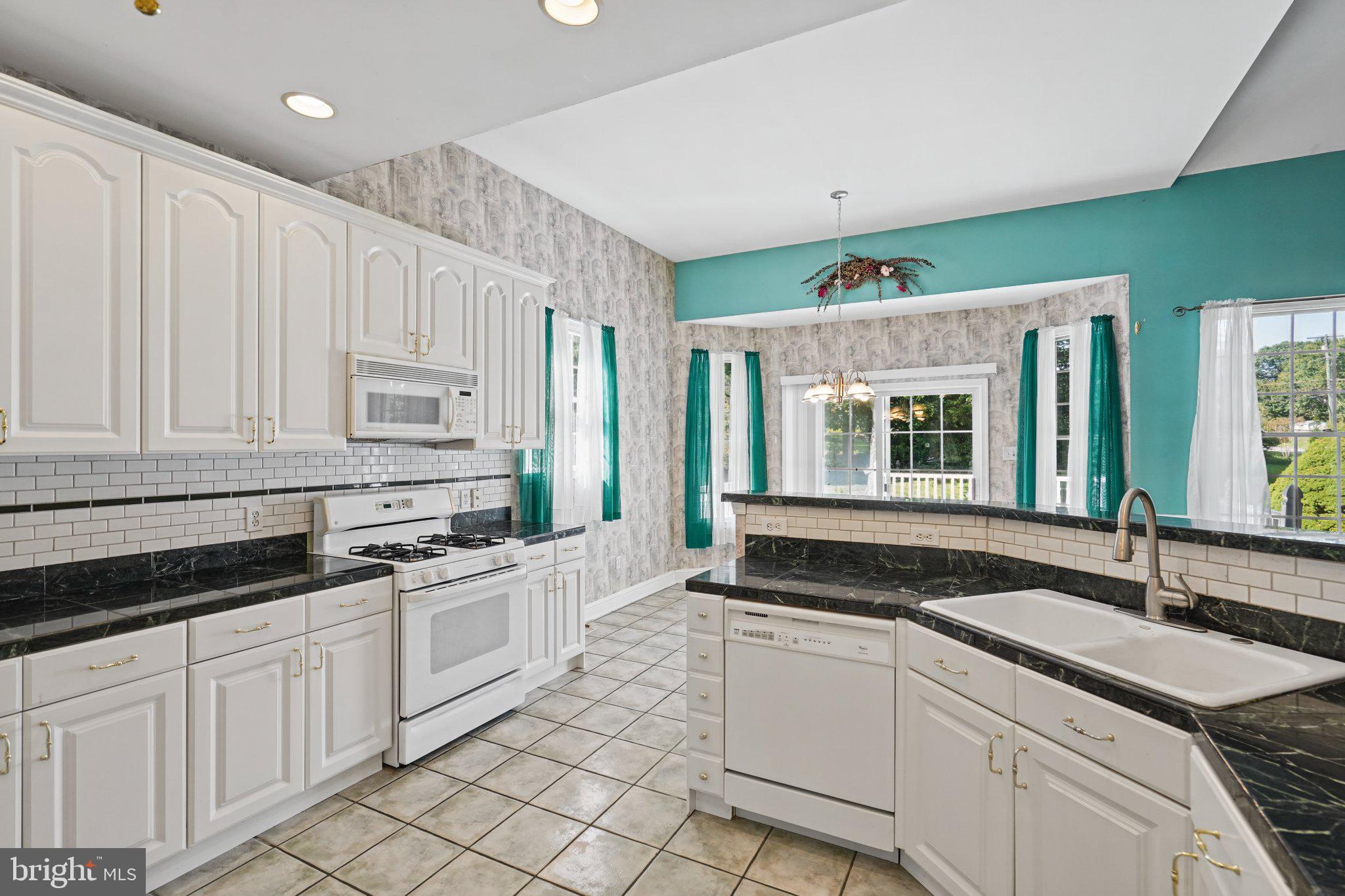 9713 Forge View Road Perry Hall, MD 21128 - Photo 22 of 72 Eat-in Kitchen