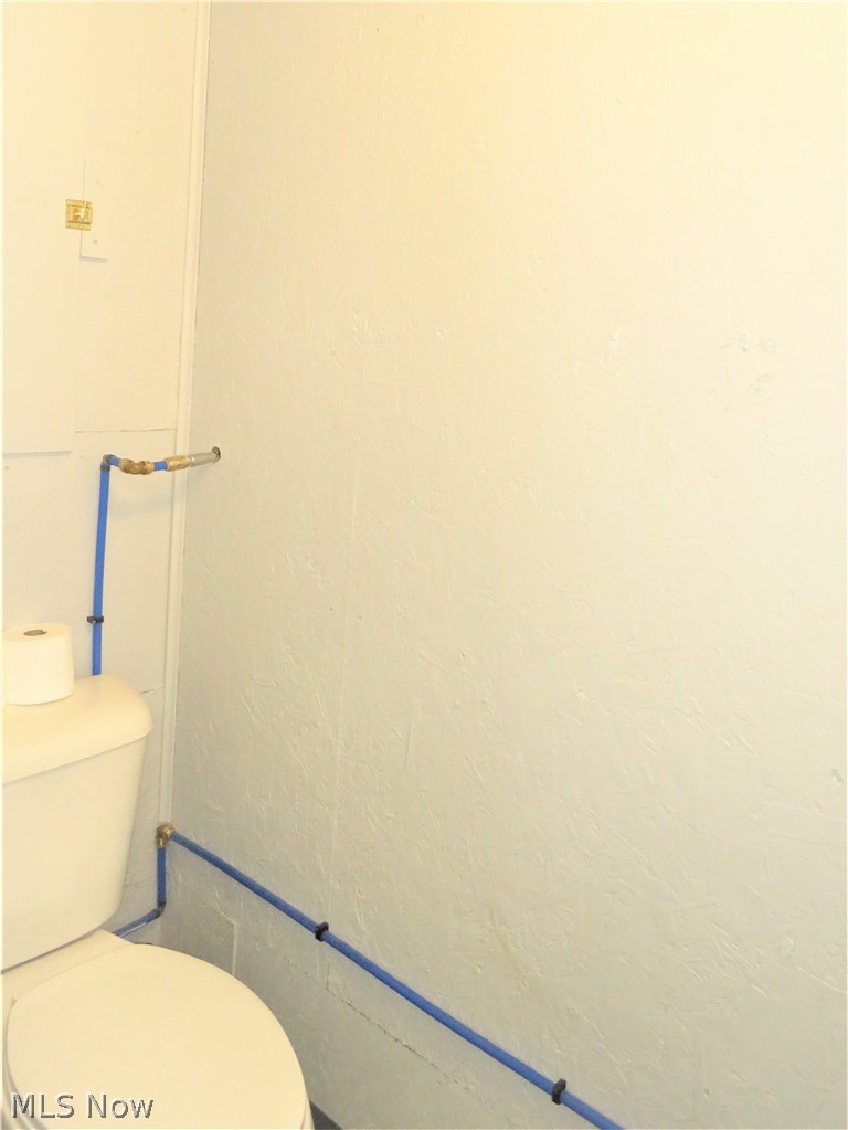 618 Cove Road Weirton, WV 26062 - Photo 4 of 12