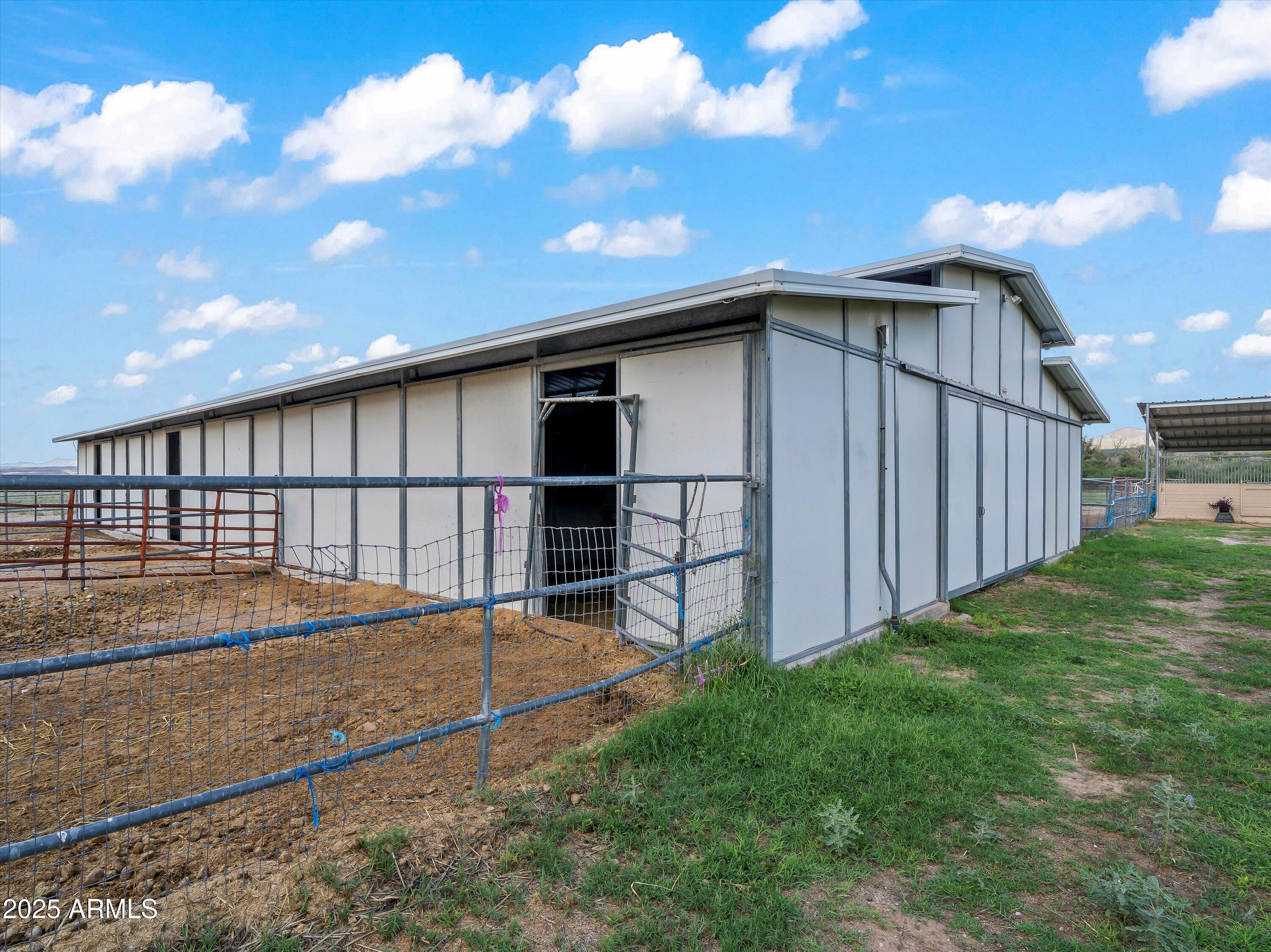 4489 North Ocotillo Road Benson, AZ 85602 - Photo 40 of 60 Stables