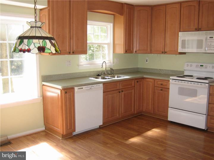 752 York Road Mount Laurel, NJ 08054 - Photo 2 of 25 Kitchen