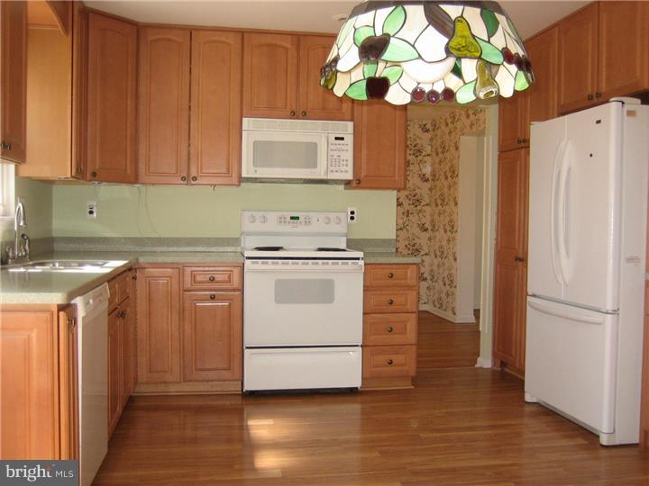 752 York Road Mount Laurel, NJ 08054 - Photo 3 of 25 Kitchen