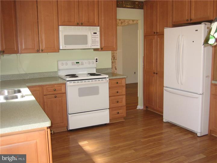 752 York Road Mount Laurel, NJ 08054 - Photo 5 of 25 Kitchen