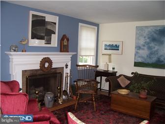 701 Rhawn Street Philadelphia, PA 19111 - Photo 4 of 11 Living Room