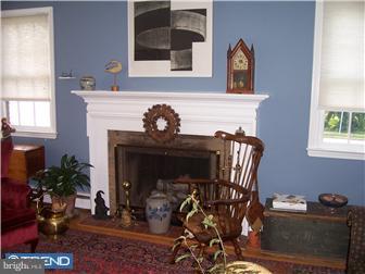 701 Rhawn Street Philadelphia, PA 19111 - Photo 5 of 11 Living Room