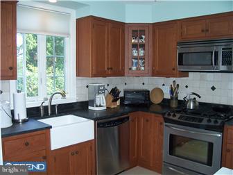 701 Rhawn Street Philadelphia, PA 19111 - Photo 7 of 11 Kitchen