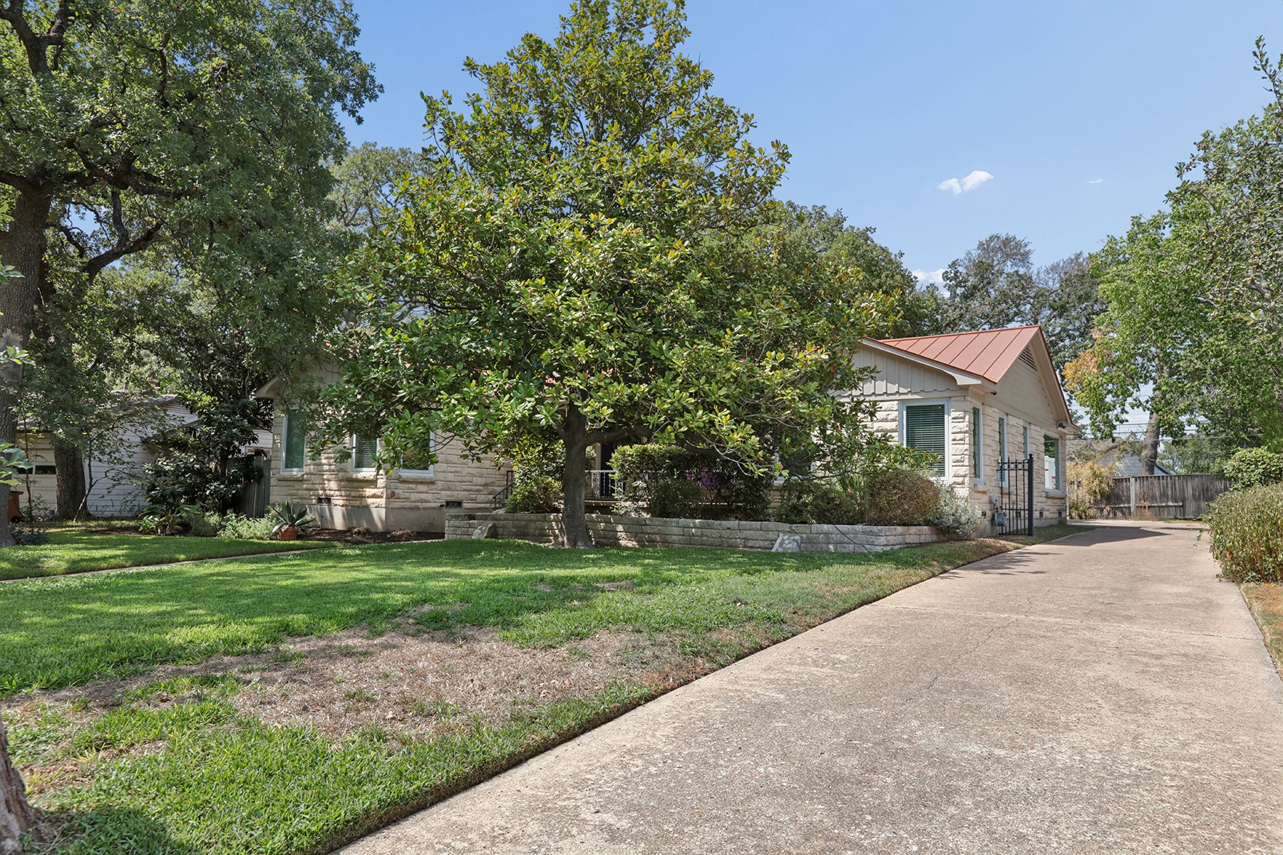 4204 Wildwood Road Austin, TX 78722 - Photo 2 of 29 Gallery Image 2