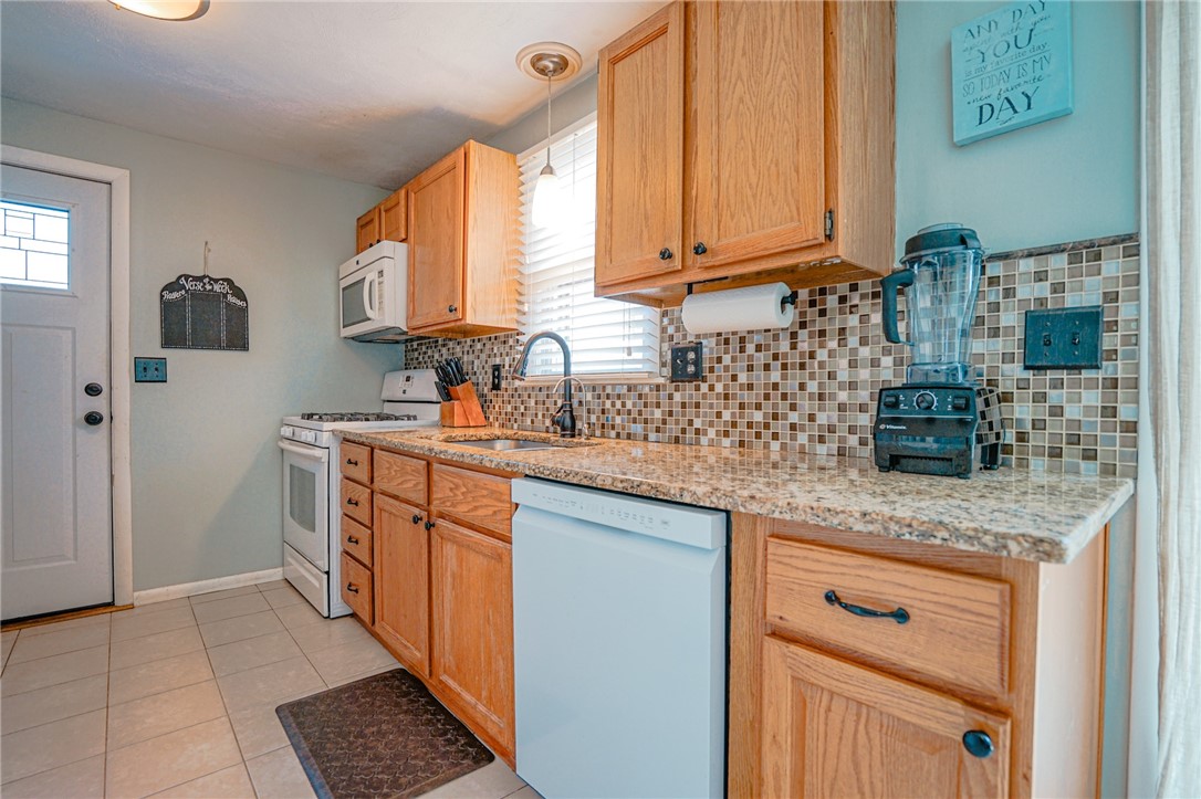 114 Stella Drive North Providence, RI 02911 - Photo 11 of 31