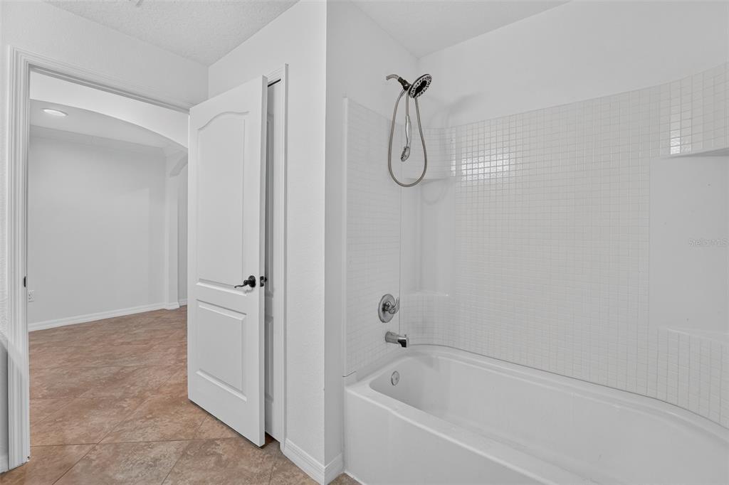 10648 Inside Loop Orlando, FL 32825 - Photo 7 of 46 Gallery Image 7