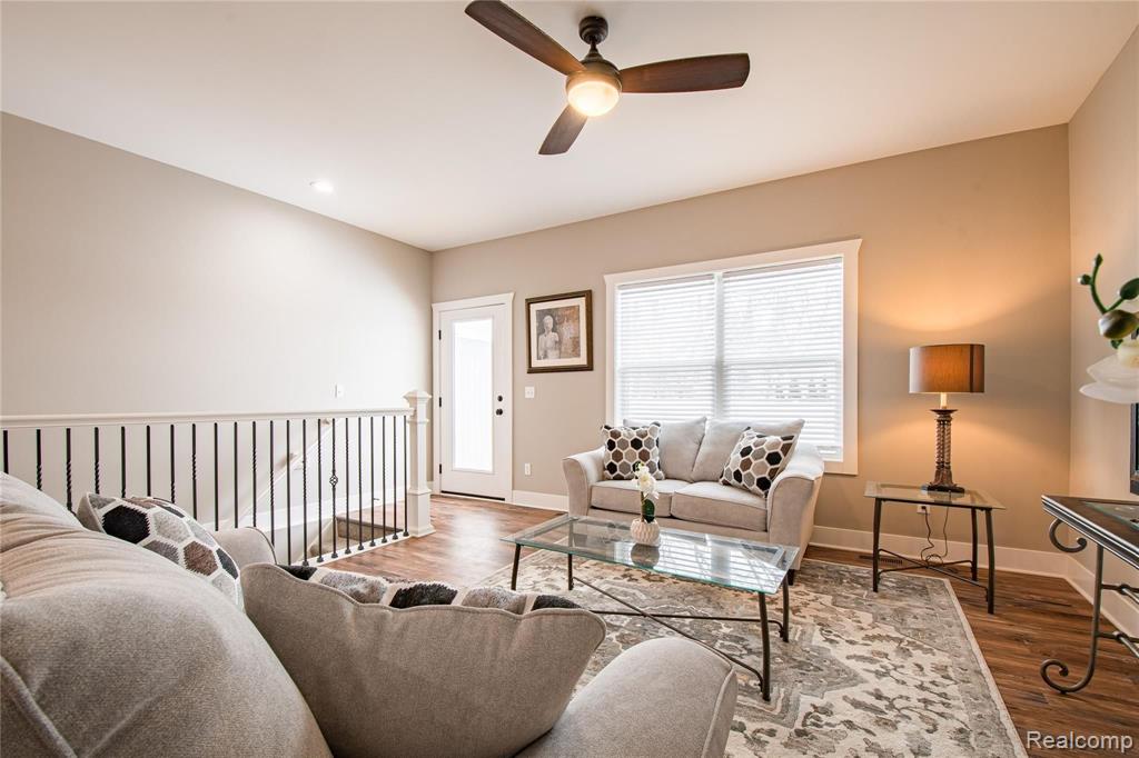 910 East Clinton Street Howell, MI 48843 - Photo 5 of 12