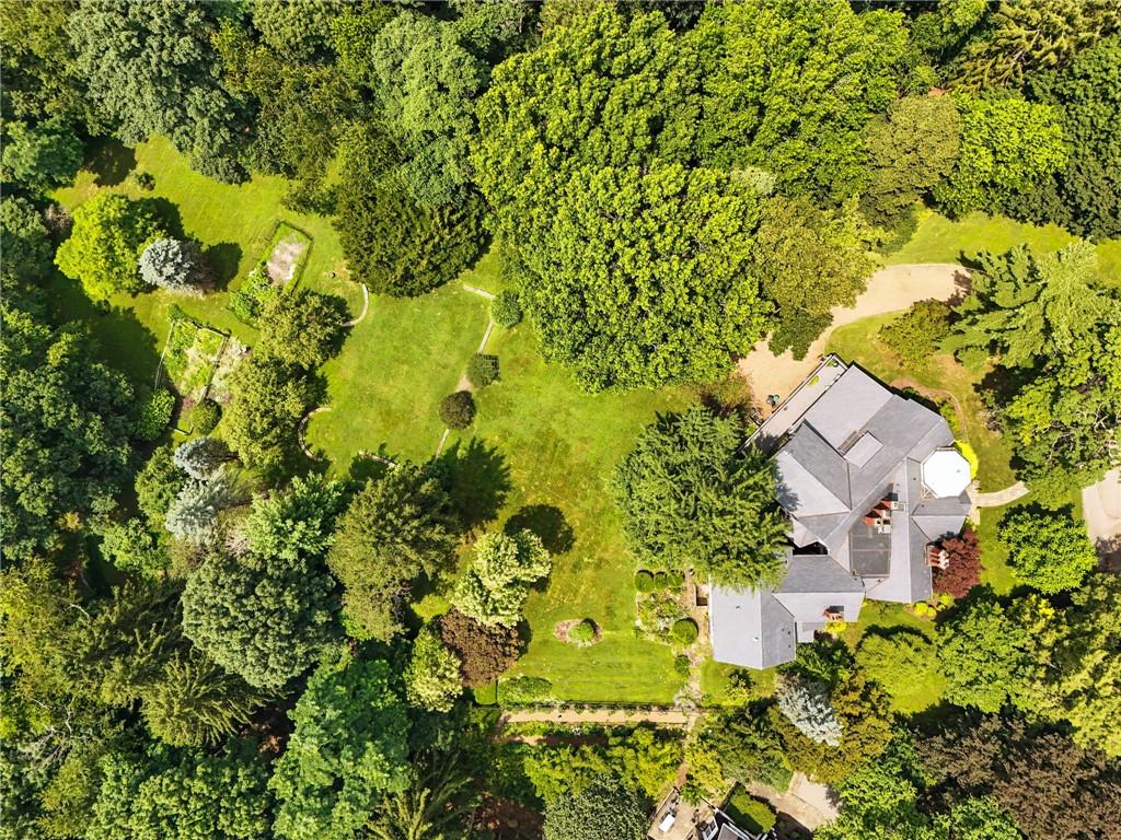 743 Chestnut Road Sewickley, PA 15143 - Photo 39 of 40 a view of a garden