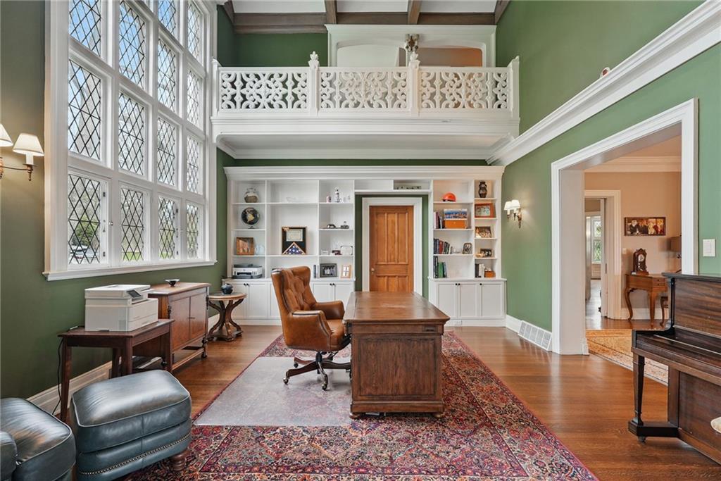 743 Chestnut Road Sewickley, PA 15143 - Photo 7 of 40 a living room with furniture