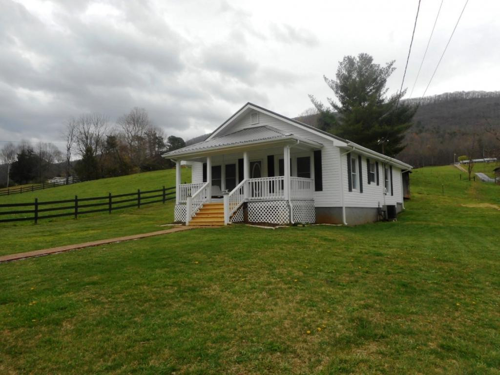 830 Blue Springs Road Elizabethton, TN 37643 - Photo 2 of 12 Photo 2