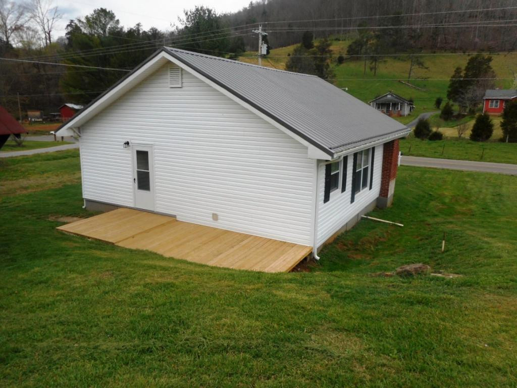 830 Blue Springs Road Elizabethton, TN 37643 - Photo 3 of 12 Back