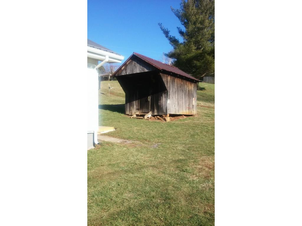 830 Blue Springs Road Elizabethton, TN 37643 - Photo 5 of 12 outbuilding
