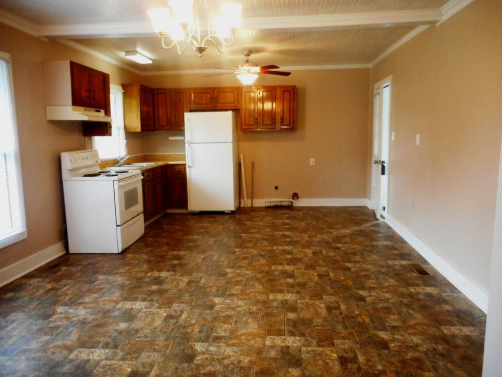 830 Blue Springs Road Elizabethton, TN 37643 - Photo 7 of 12 kitchen