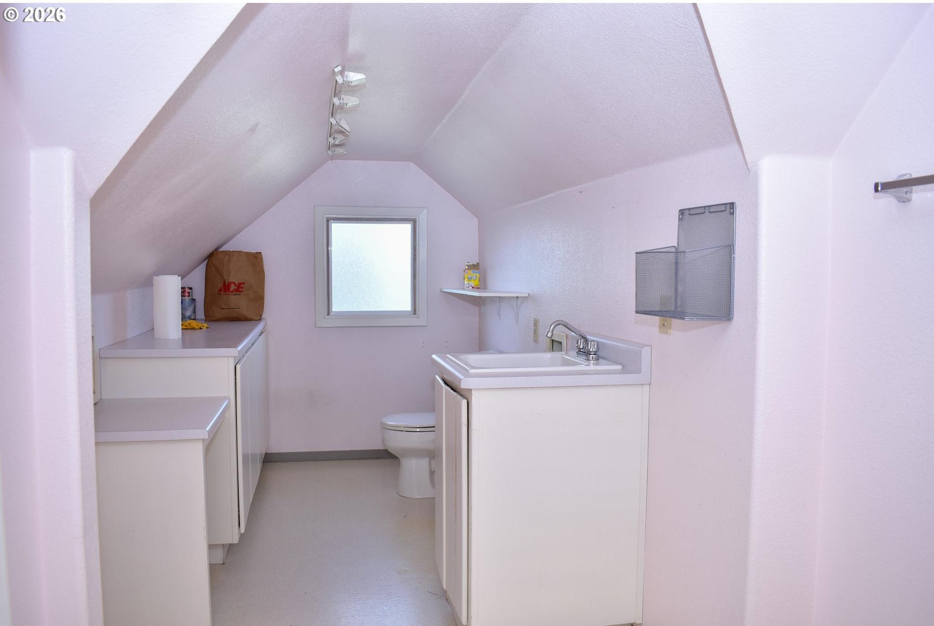 1114 Reddy Avenue Medford, OR 97504 - Photo 31 of 44 Gallery Image 31