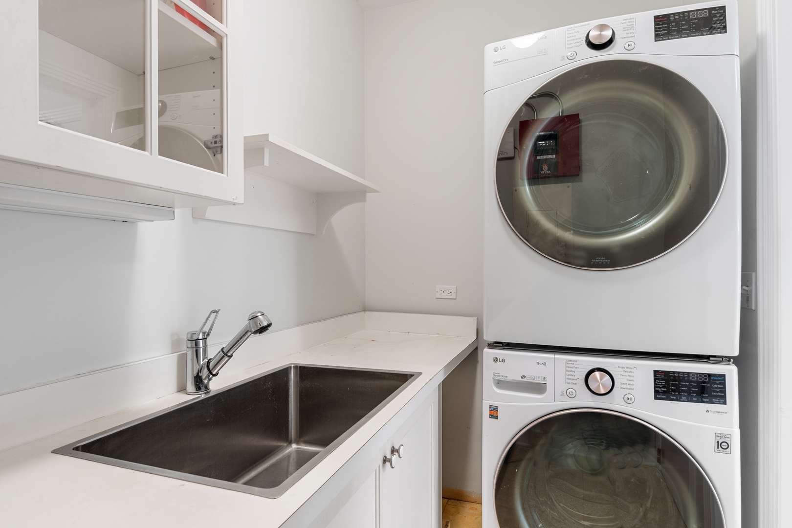105 Ronan Road Highwood, IL 60040 - Photo 17 of 21 a utility room with dryer and washer