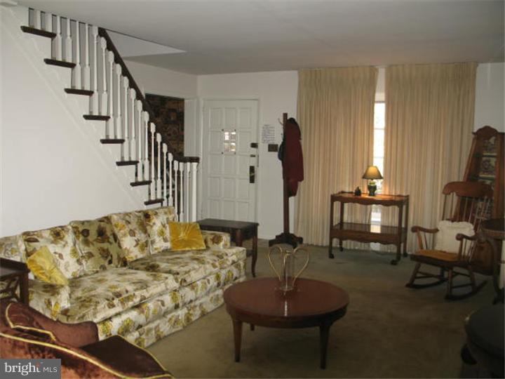 118 Wetherill Road Cheltenham, PA 19012 - Photo 6 of 16 Living Room