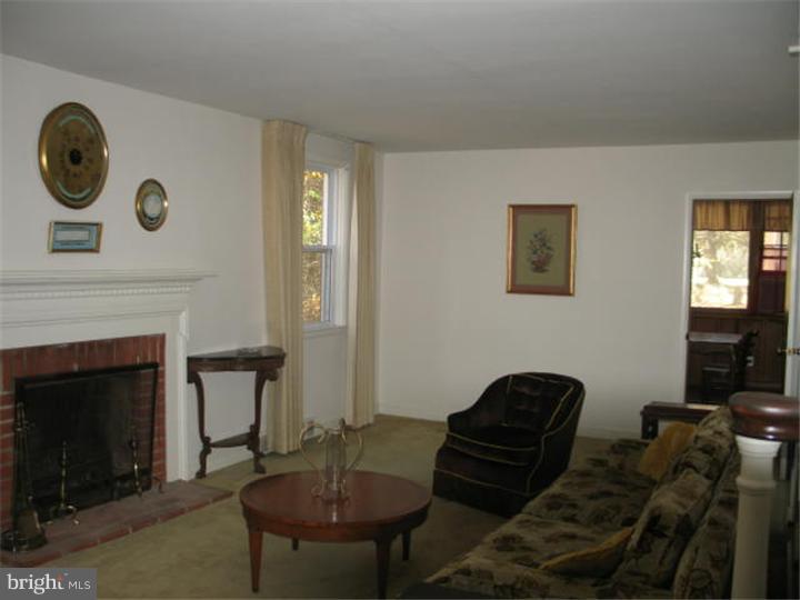 118 Wetherill Road Cheltenham, PA 19012 - Photo 7 of 16 Living Room