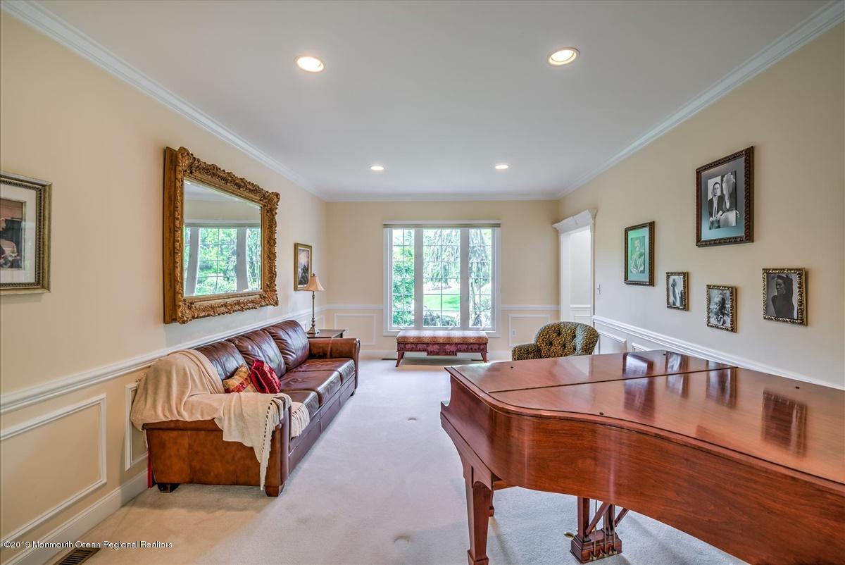 215 Yellowknife Road Morganville, NJ 07751 - Photo 11 of 37 07-LIVING ROOM