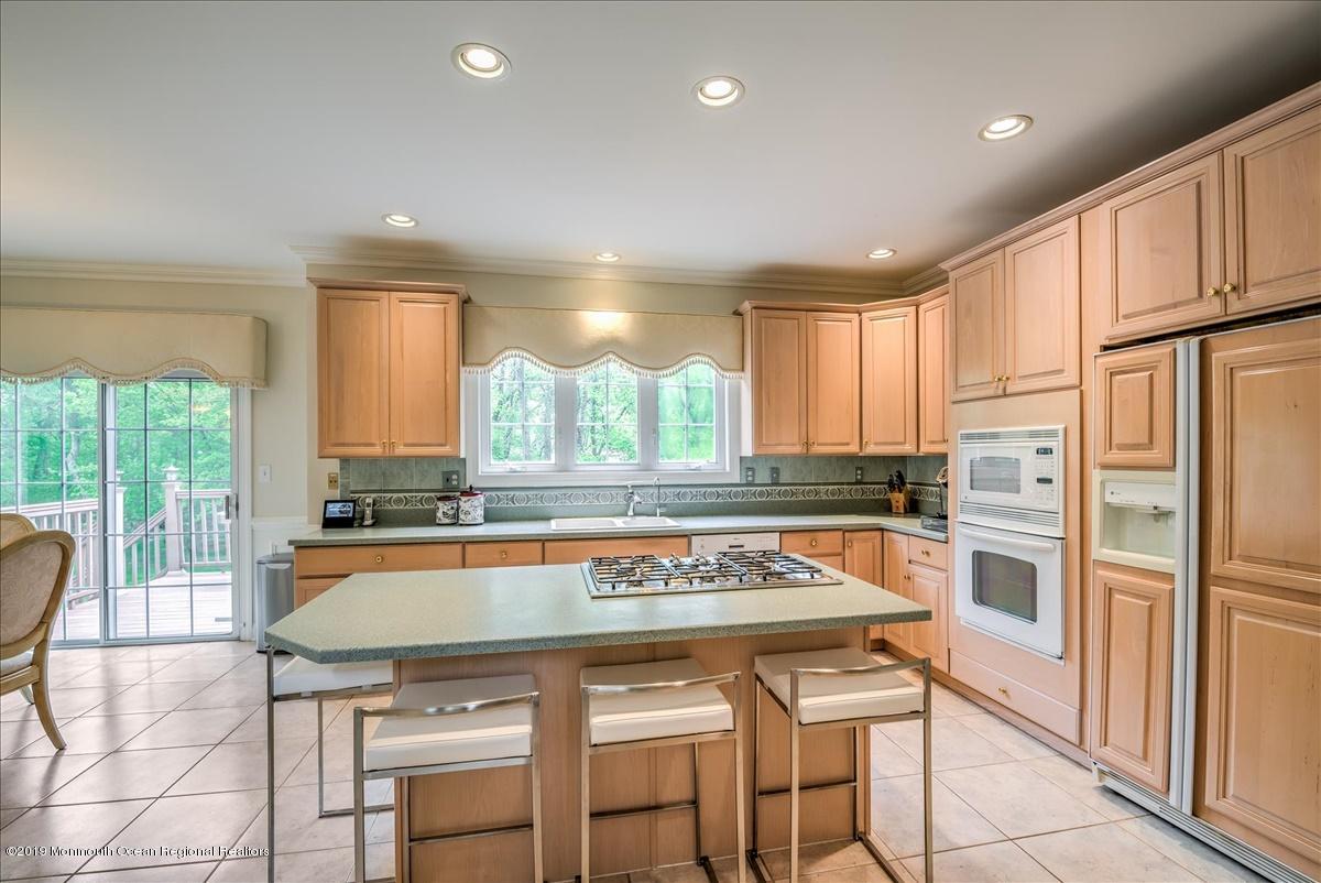 215 Yellowknife Road Morganville, NJ 07751 - Photo 16 of 37 15-KITCHEN