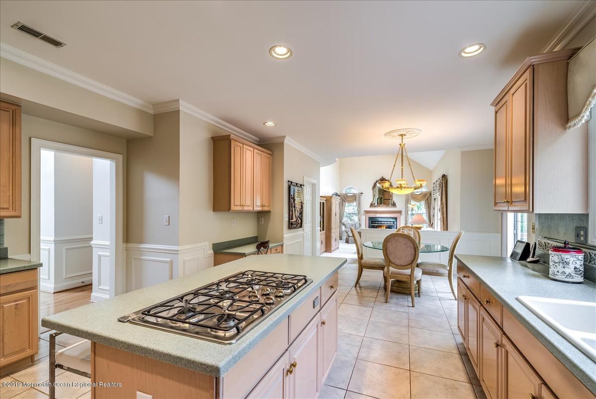 215 Yellowknife Road Morganville, NJ 07751 - Photo 18 of 37 17-KITCHEN