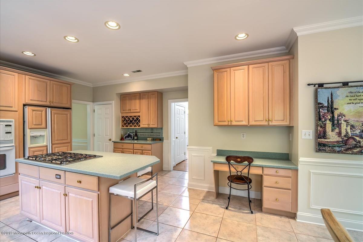 215 Yellowknife Road Morganville, NJ 07751 - Photo 19 of 37 18-KITCHEN