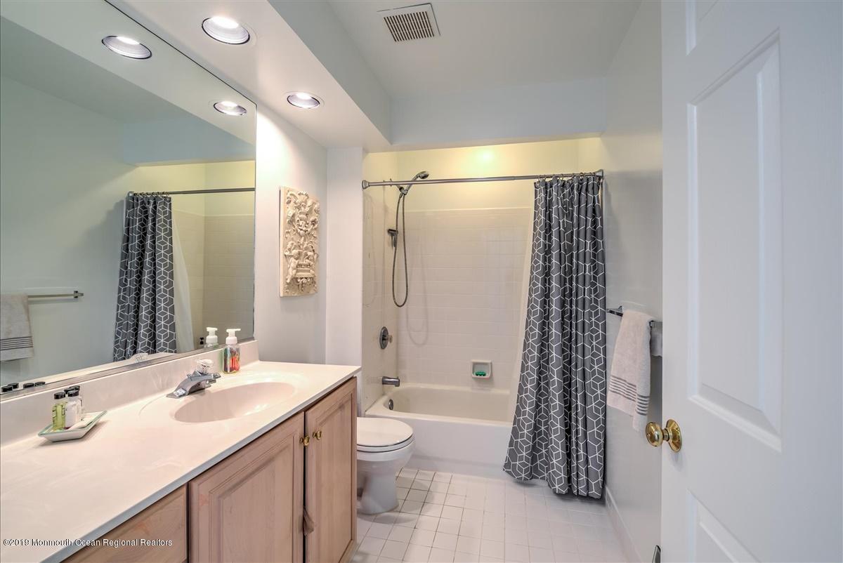 215 Yellowknife Road Morganville, NJ 07751 - Photo 28 of 37 27-BATHROOM