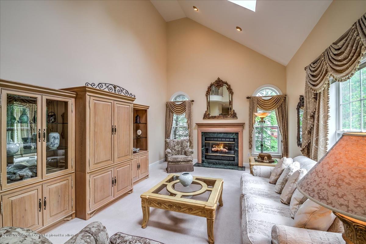 215 Yellowknife Road Morganville, NJ 07751 - Photo 8 of 37 Family Room
