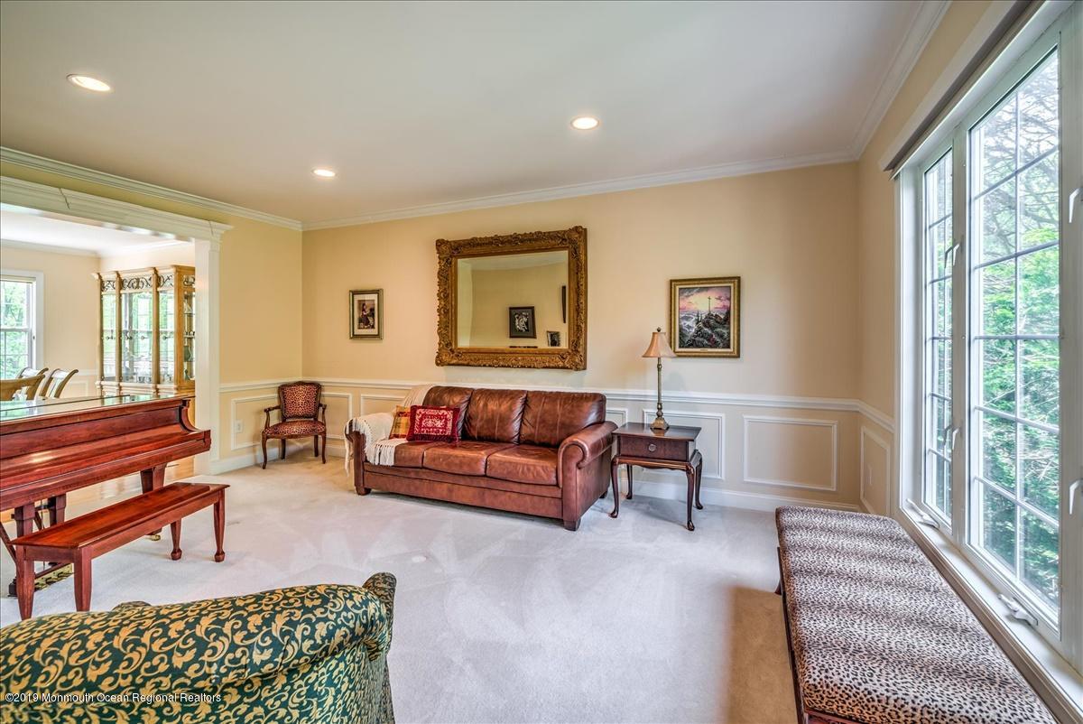 215 Yellowknife Road Morganville, NJ 07751 - Photo 10 of 37 06-LIVING ROOM