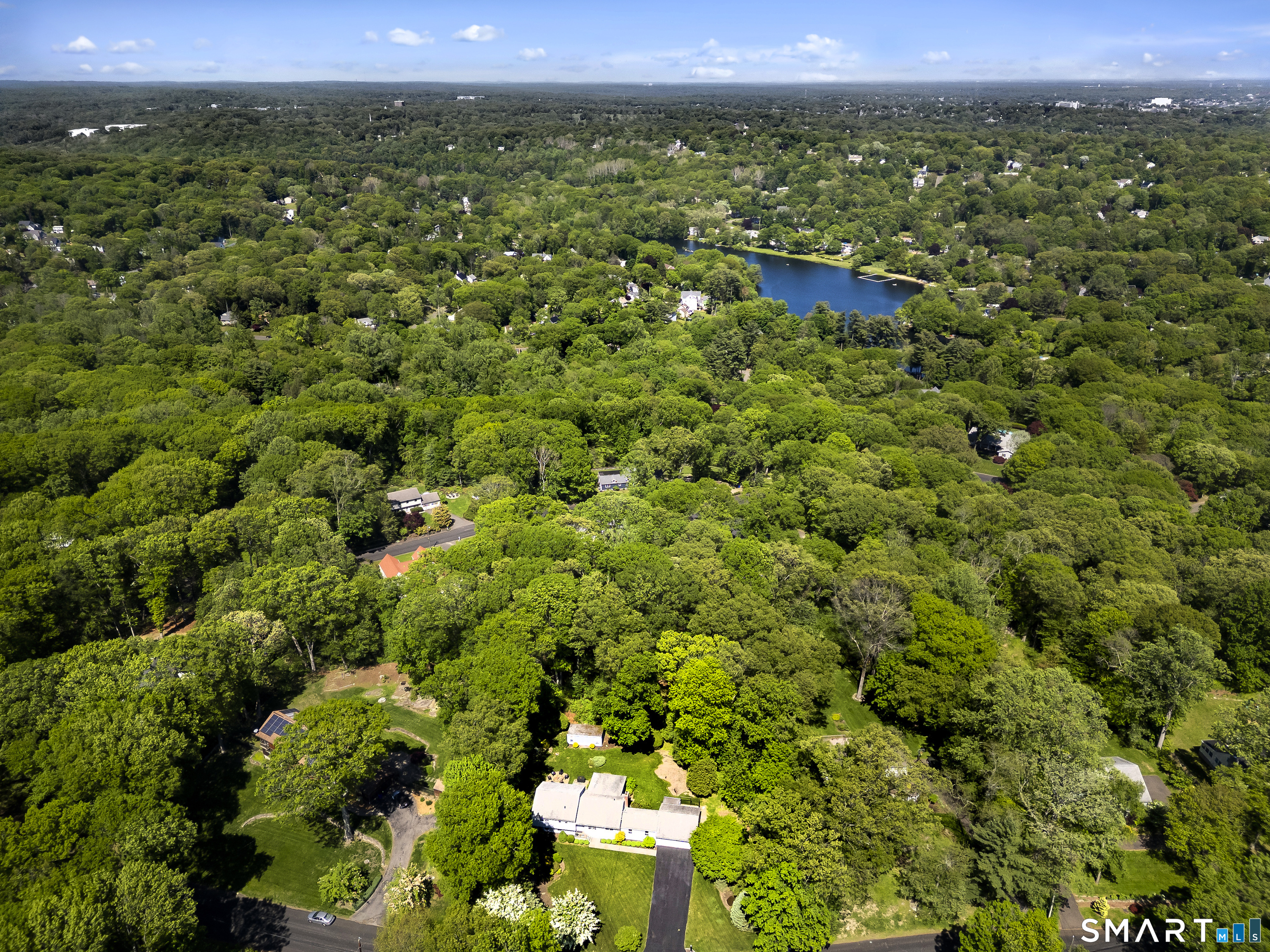 470 Rock Ridge Road Fairfield, CT 06824 - Photo 3 of 40