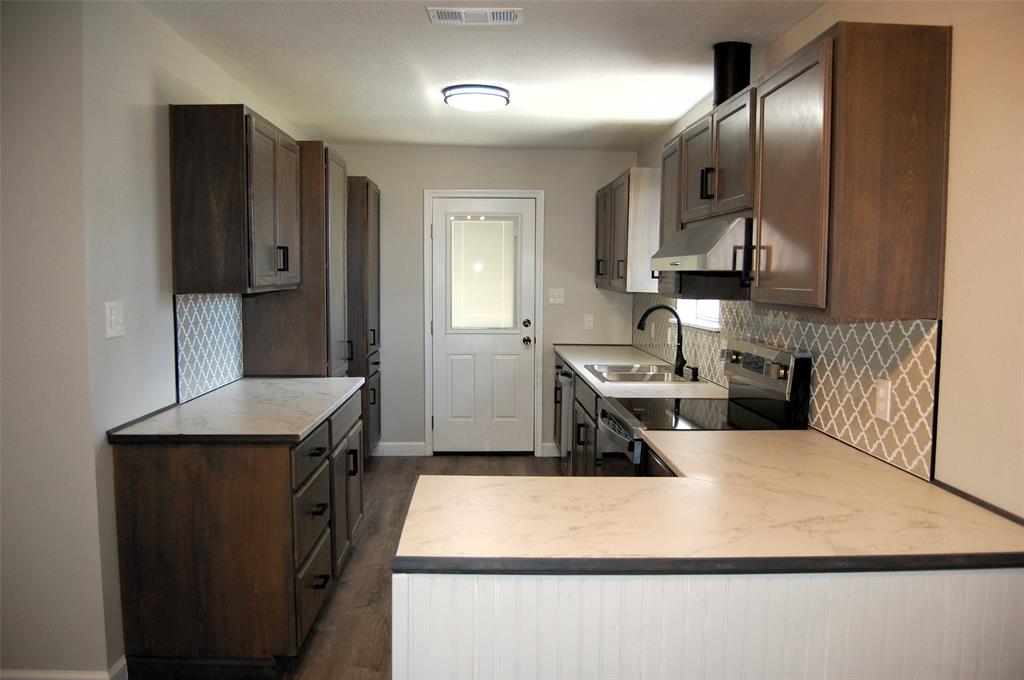 1325 2nd Street Graham, TX 76450 - Photo 4 of 21