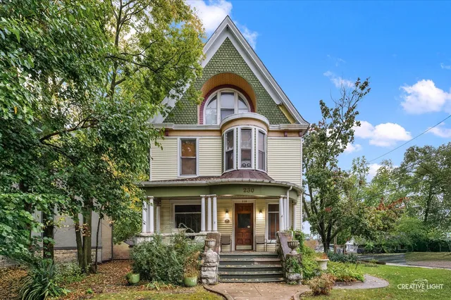 $440,000 | 230 Comstock Street, Joliet, IL 60436