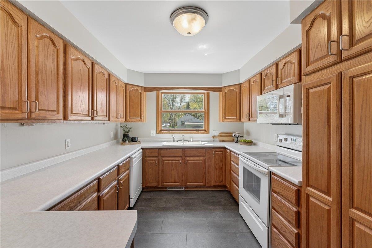 2001 Melrose Street Madison, WI 53704 - Photo 7 of 39