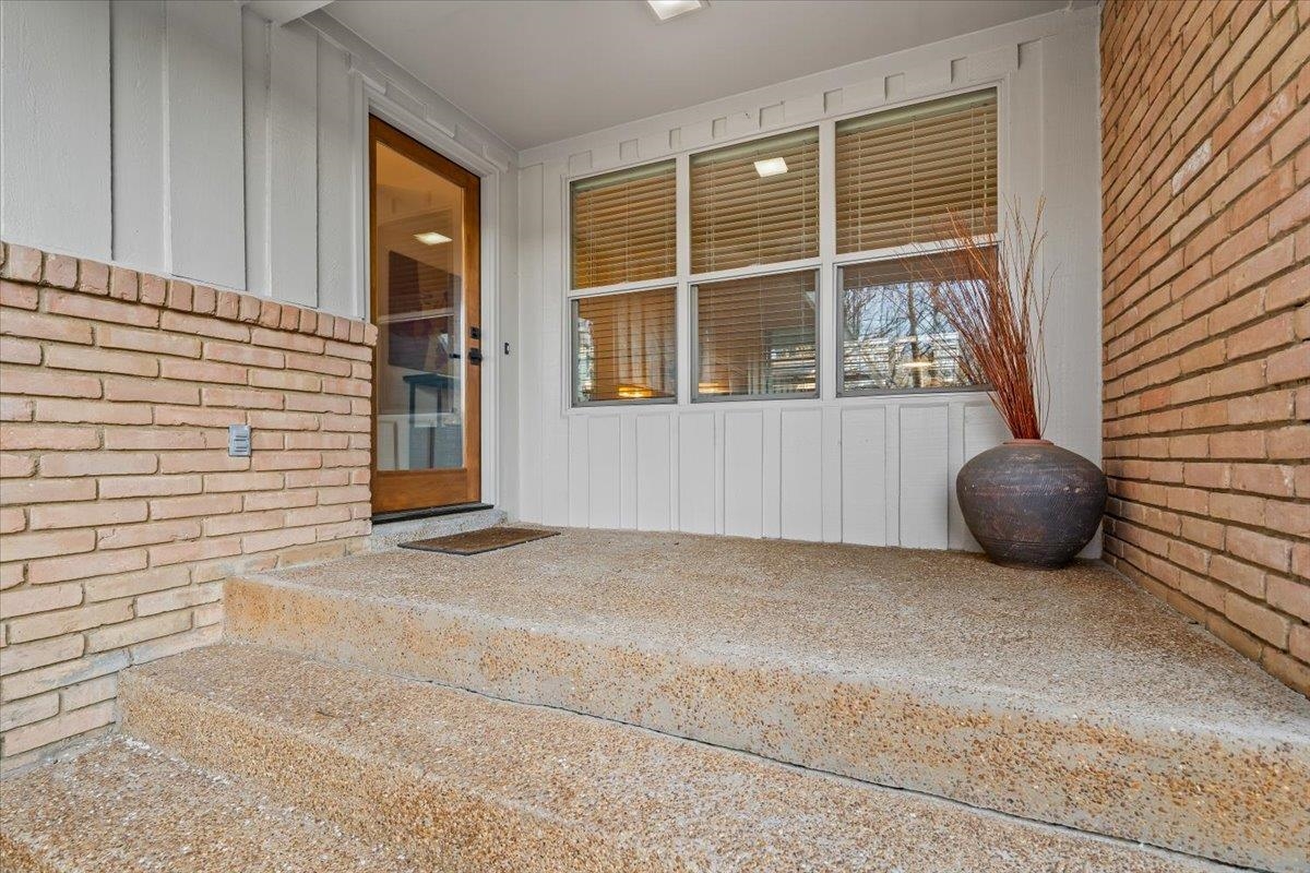 4114 Village Road Memphis, TN 38117 - Photo 2 of 31